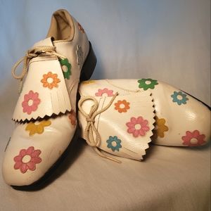 Vintage 70s Womens Golf Shoes, White Genuine Leather, Royal Daisy